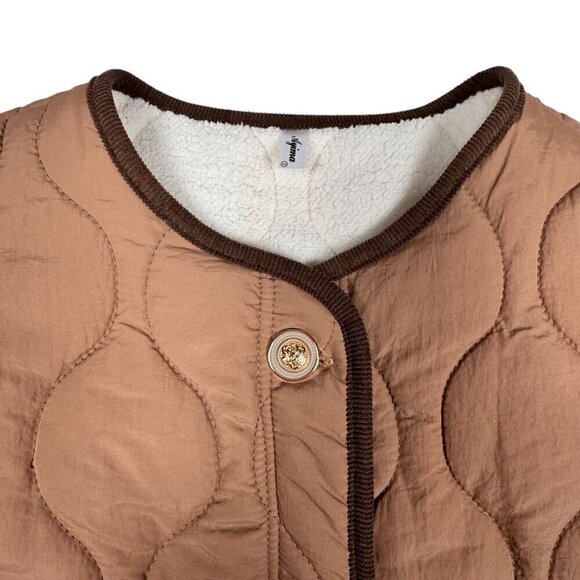 NWOT Quilted Vest Sz XL Tan Sherpa Lining Gold Buttons Pockets Preppy Comfy Boxy - Picture 8 of 10